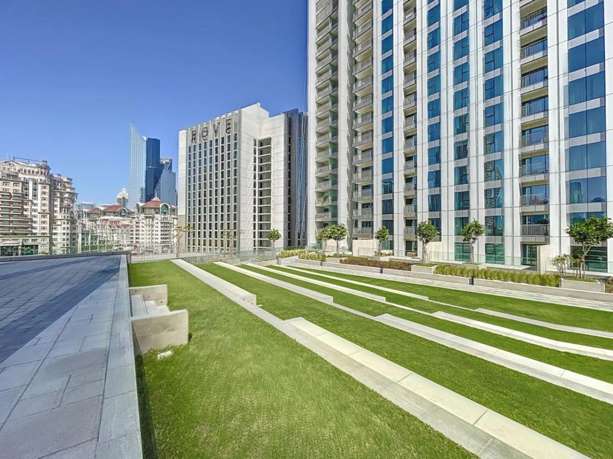 Downtown Views 2 - Incredible Two Bedroom Dubai